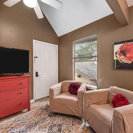 Boho-Inspired Haven With Free Park Appartement Houston Buitenkant foto