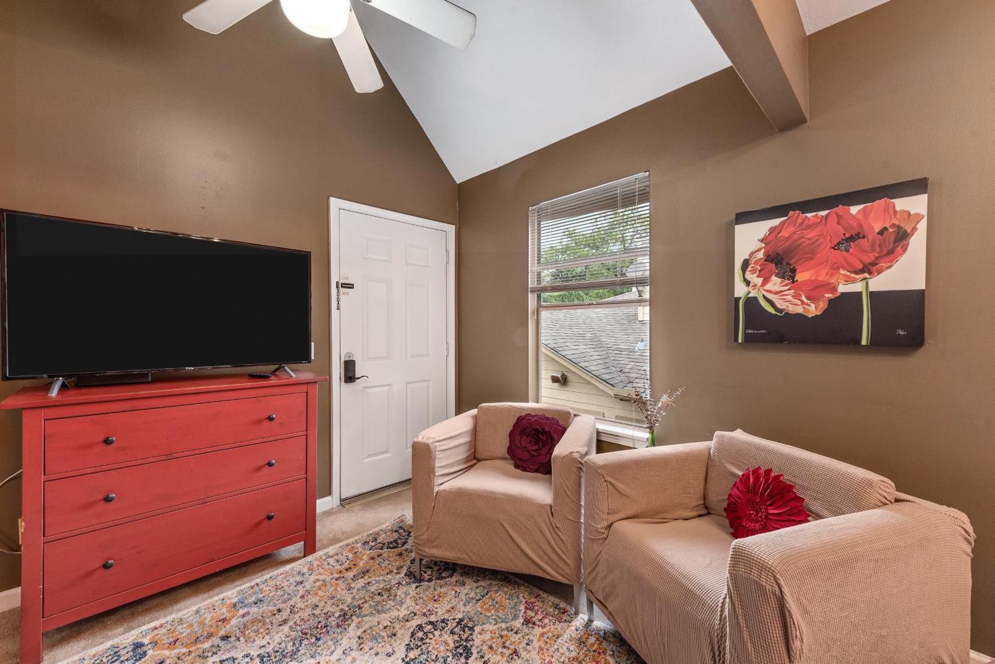 Boho-Inspired Haven With Free Park Appartement Houston Buitenkant foto